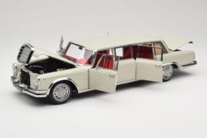 Mercedes 600 Pullman W100 Svetlo Siva NZG 1:18 B66040708 Kovina – slika 2 od 8