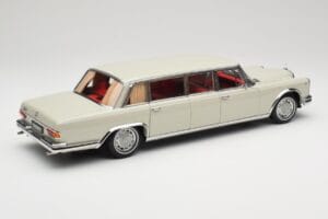 Mercedes 600 Pullman W100 Svetlo Siva NZG 1:18 B66040708 Kovina – slika 3 od 8