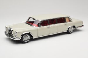 Mercedes 600 Pullman W100 Svetlo Siva NZG 1:18 B66040708 Kovina