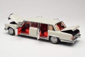 Mercedes 600 Pullman W100 Svetlo Siva NZG 1:18 B66040708 Kovina – slika 5 od 8