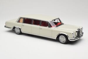 Mercedes 600 Pullman W100 Svetlo Siva NZG 1:18 B66040708 Kovina – slika 6 od 8