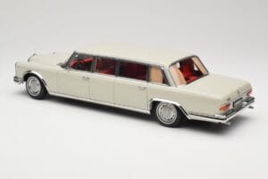 Mercedes 600 Pullman W100 Svetlo Siva NZG 1:18 B66040708 Kovina – slika 7 od 8