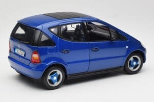 Mercedes A-Class W168 Temno Moder Maisto 1:18 B66005219 Kovina – slika 3 od 8