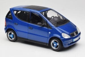 Mercedes A-Class W168 Temno Moder Maisto 1:18 B66005219 Kovina – slika 6 od 8