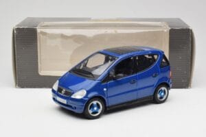 Mercedes A-Class W168 Temno Moder Maisto 1:18 B66005219 Kovina – slika 8 od 8