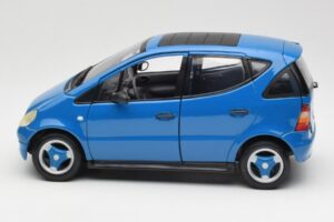 Mercedes A-Class W168 Svetlo Modra Maisto 1:18 37800-M5 Kovina – slika 4 od 8