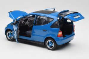 Mercedes A-Class W168 Svetlo Modra Maisto 1:18 37800-M5 Kovina – slika 5 od 8