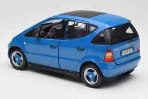 Mercedes A-Class W168 Svetlo Modra Maisto 1:18 37800-M5 Kovina – slika 7 od 8