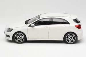 Mercedes A-Class W176 Cirrus Bel Norev 1:18 B66960126 Kovina – slika 4 od 8