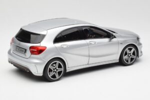 Mercedes A-Class W176 Polar Srebrn Norev 1:18 B66960139 Kovina – slika 3 od 8