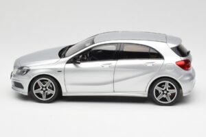 Mercedes A-Class W176 Polar Srebrn Norev 1:18 B66960139 Kovina – slika 4 od 8