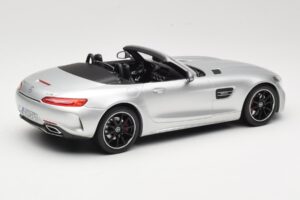 Mercedes AMG GT C Roadster R190 Srebrna Norev 1:18 183453 Kovina – slika 2 od 6