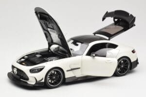 Mercedes AMG GT C190 Black Series Diamond White Metallic Minichamps 1:18 110032020 Kovina – slika 2 od 8