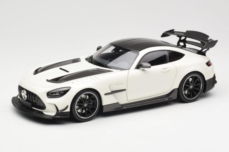 Mercedes AMG GT C190 Black Series Diamond White Metallic Minichamps 1:18 110032020 Kovina