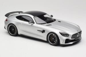 Mercedes AMG GT R C190 Srebrn Minichamps 1:18 155036025 Kovina – slika 4 od 6