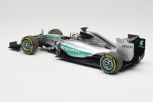 Mercedes AMG Petronas W06 Hybrid #44 L. Hamilton F1 World Champion 2015 Minichamps 1:18 186150044 Kovina – slika 5 od 6