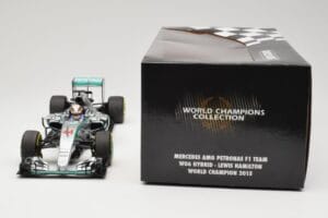 Mercedes AMG Petronas W06 Hybrid #44 L. Hamilton F1 World Champion 2015 Minichamps 1:18 186150044 Kovina – slika 6 od 6