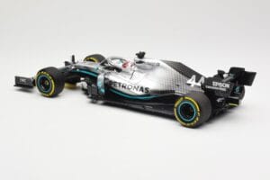 Mercedes AMG Petronas W10 #44 L. Hamilton Winner Chinese GP 2019 Minichamps 1:18 110190344 Kovina – slika 5 od 6