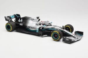 Mercedes AMG Petronas W10 #44 L. Hamilton F1 World Champion 2019 Minichamps 1:18 110190044 Kovina – slika 4 od 6