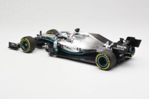 Mercedes AMG Petronas W10 #44 L. Hamilton F1 World Champion 2019 Minichamps 1:18 110190044 Kovina – slika 5 od 6