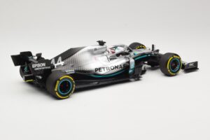 Mercedes AMG Petronas W10 #44 L. Hamilton F1 World Champion Dealer Edition 2019 Minichamps 1:18 B66960567 Kovina – slika 2 od 7