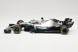 Mercedes AMG Petronas W10 #44 L. Hamilton F1 World Champion Dealer Edition 2019 Minichamps 1:18 B66960567 Kovina – slika 3 od 7