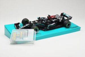 Mercedes AMG Petronas W12 E Performance #44 L. Hamilton Russian GP 2021 Minichamps 1:18 113211544 Kovina – slika 2 od 6