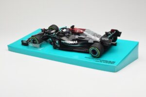 Mercedes AMG Petronas W12 E Performance #44 L. Hamilton Russian GP 2021 Minichamps 1:18 113211544 Kovina – slika 5 od 6