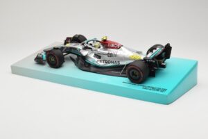 Mercedes AMG Petronas W13 E Performance #44 L. Hamilton 2022 Minichamps 1:18 113220044 Kovina – slika 5 od 6