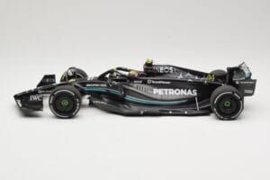 Mercedes AMG Petronas W14 E Performance #44 L. Hamilton Bahrain GP 2023 Minichamps 1:18 110230144 Kovina – slika 3 od 6