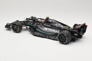 Mercedes AMG Petronas W14 E Performance #44 L. Hamilton Bahrain GP 2023 Minichamps 1:18 110230144 Kovina – slika 5 od 6