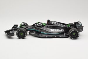 Mercedes AMG Petronas W14 E Performance #63 G. Russell Bahrain GP 2023 Minichamps 1:18 110230163 Kovina – slika 3 od 6