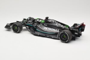 Mercedes AMG Petronas W14 E Performance #63 G. Russell Bahrain GP 2023 Minichamps 1:18 110230163 Kovina – slika 5 od 6