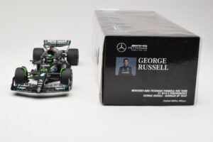 Mercedes AMG Petronas W14 E Performance #63 G. Russell Bahrain GP 2023 Minichamps 1:18 110230163 Kovina – slika 6 od 6