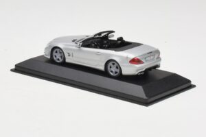 Mercedes AMG SL63 R230 Srebrna Minichamps 1:43 B66960018-R Kovina – slika 3 od 4