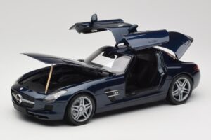 Mercedes SLS AMG C197 Blue Metallic Minichamps 1:18 180039021 Kovina – slika 2 od 8