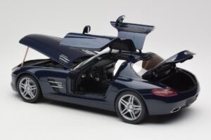 Mercedes SLS AMG C197 Blue Metallic Minichamps 1:18 180039021 Kovina – slika 5 od 8