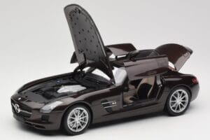 Mercedes AMG SLS C197 Brown Metallic Minichamps 1:18 100039028 Kovina – slika 2 od 8