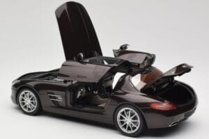 Mercedes AMG SLS C197 Brown Metallic Minichamps 1:18 100039028 Kovina – slika 5 od 8