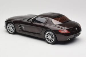 Mercedes AMG SLS C197 Brown Metallic Minichamps 1:18 100039028 Kovina – slika 7 od 8