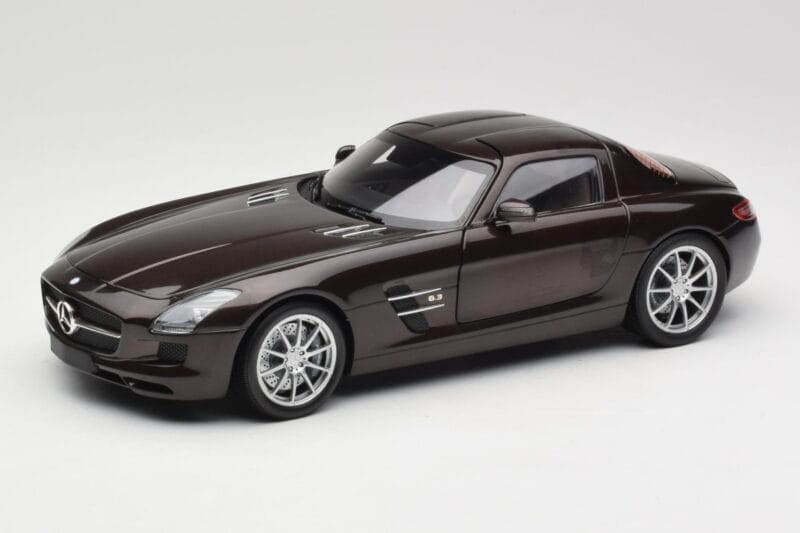 Mercedes AMG SLS C197 Brown Metallic Minichamps 1:18 100039028 Kovina