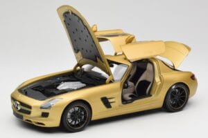Mercedes AMG SLS C197 Zlata Minichamps 1:18 100039024 Kovina – slika 2 od 8
