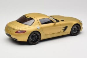 Mercedes AMG SLS C197 Zlata Minichamps 1:18 100039024 Kovina – slika 3 od 8