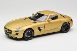 Mercedes AMG SLS C197 Zlata Minichamps 1:18 100039024 Kovina