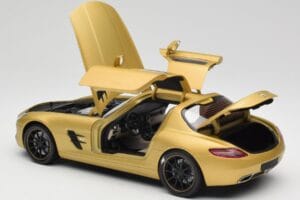 Mercedes AMG SLS C197 Zlata Minichamps 1:18 100039024 Kovina – slika 5 od 8