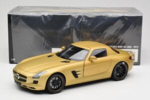 Mercedes AMG SLS C197 Zlata Minichamps 1:18 100039024 Kovina – slika 8 od 8