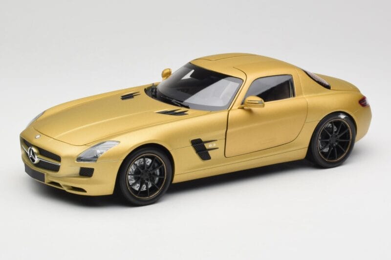 Mercedes AMG SLS C197 Zlata Minichamps 1:18 100039024 Kovina