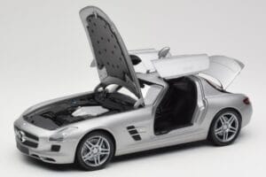 Mercedes AMG SLS C197 Grey Metallic Minichamps 1:18 100039025 Kovina – slika 2 od 8
