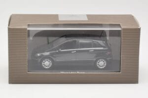 Mercedes B-Class W245 Cosmos Black Minichamps 1:43 B66962218 Kovina – slika 4 od 4