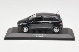 Mercedes B-Class W245 Cosmos Black Minichamps 1:43 B66962218 Kovina